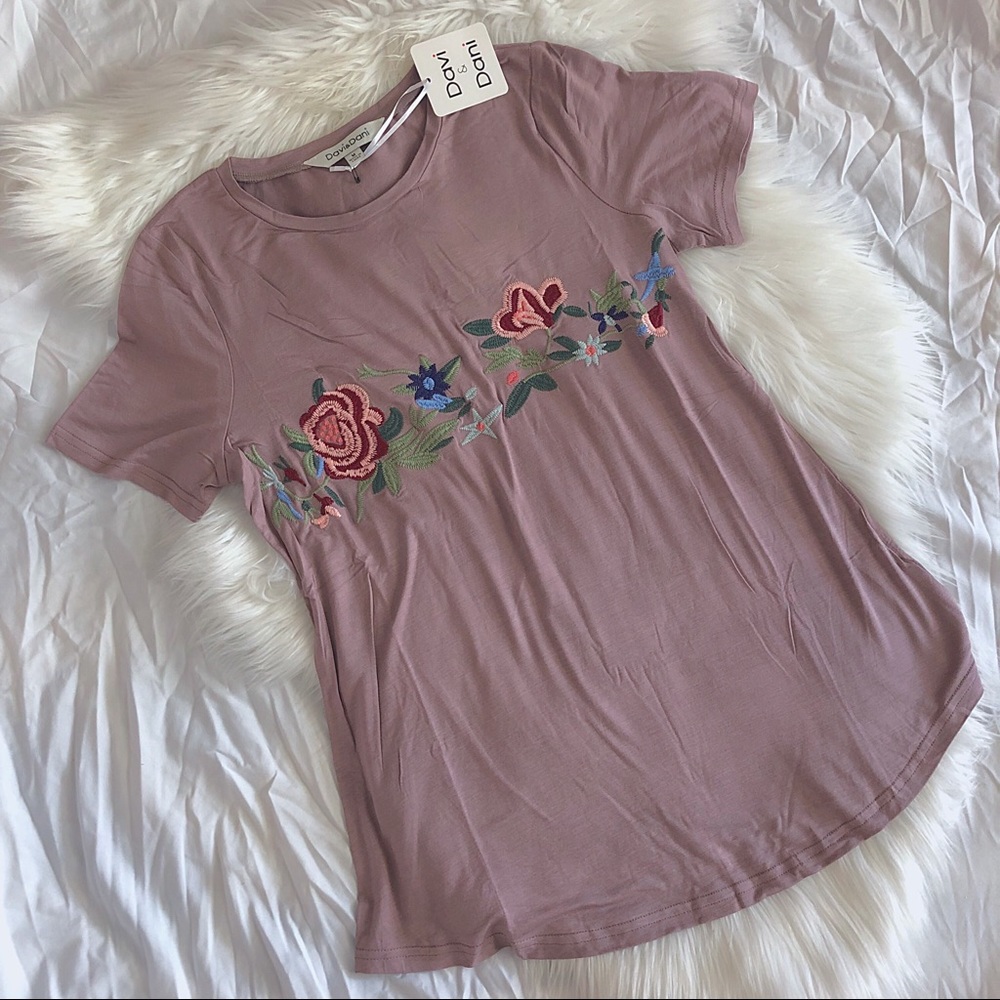 NWT Mauve embroidered top size medium
